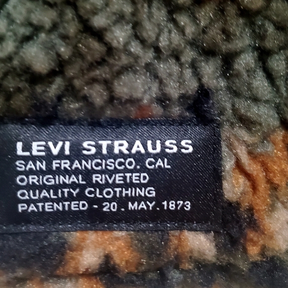 Levi's Camo Quarter Zip Pullover - Picture 9 of 11